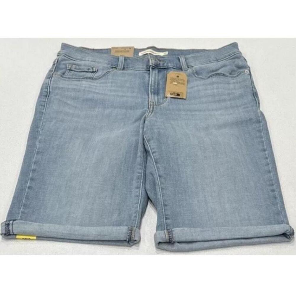 Levi's  Classic Bermuda Shorts, Light Wash, Size 28 J9